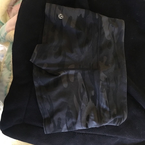 Lulu lemon shorts - Picture 1 of 3
